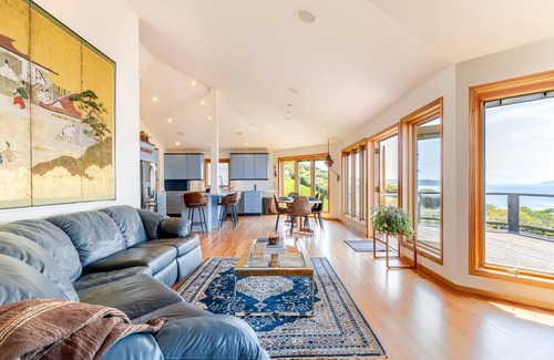 Freeland House | The Majestic Blue View by AvantStay | Waterfront