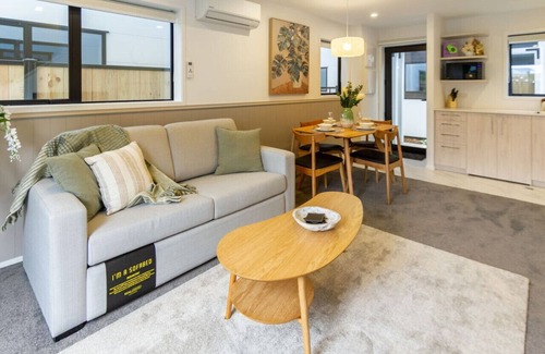 Christchurch City Centre House | The Majestic Retreat 2 bed 2 bath CBD