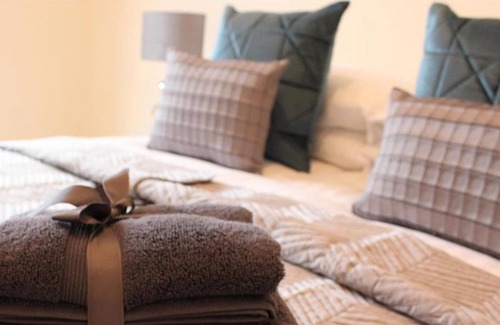 Offerton Apartment | The Manchester @ St Petersgate - Sleeps up to 6, close to train station & very central