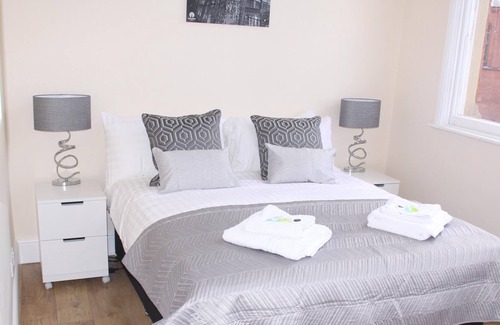 Offerton Apartment | The Manchester @ St Petersgate - Sleeps up to 6, close to train station & very central