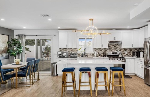 Santa Ana Villa | The Mango House - modern design and outdoor living
