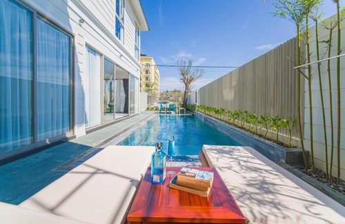 Cua Đai Villa | The Manor by Ovui