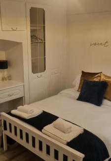 Tokyngton House | The Manor Guest House in Wembley