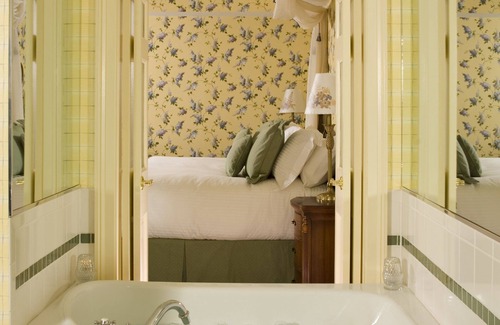 Holderness Hotel | The Manor On Golden Pond