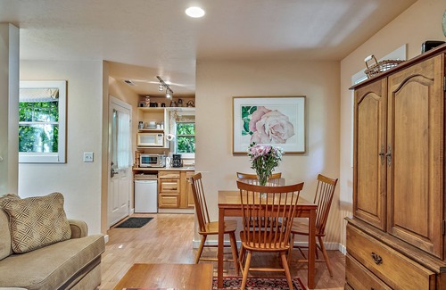 Siskiyou-Hargadine Historic District Apartment | The Maple Apartment at Tudor House Vacation Rentals
