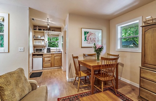 Siskiyou-Hargadine Historic District Apartment | The Maple Apartment at Tudor House Vacation Rentals