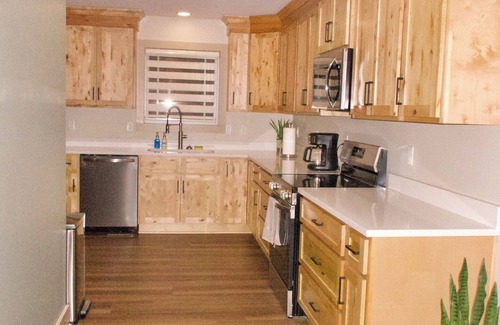 Elizabethtown House | The Maple Den
