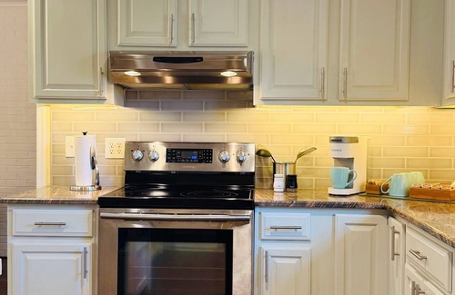 Cary House | The Maple House: Entire Home Next to DT Cary Park