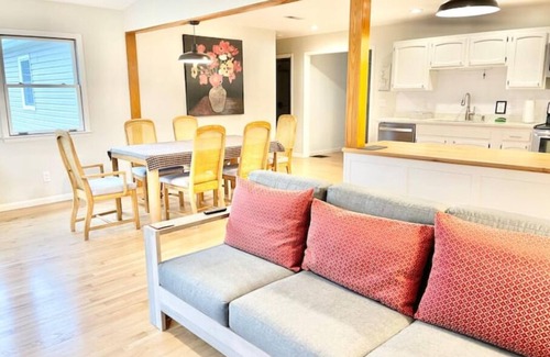 Fayetteville House | The Maple House