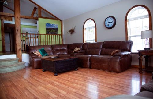 Ellicottville House | The Maples - Hot tub! Amazing views, pets welcomed