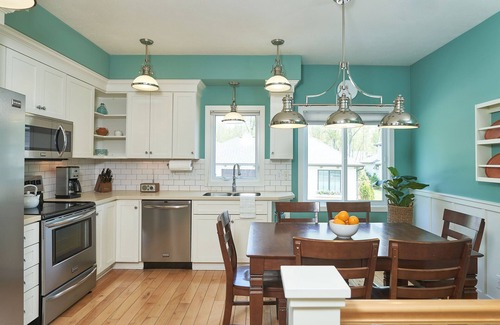 Holland House | "The Marblehead" Luxury Townhome, Pool, Hot Tub, Golf Membership, Near Lake and Beaches