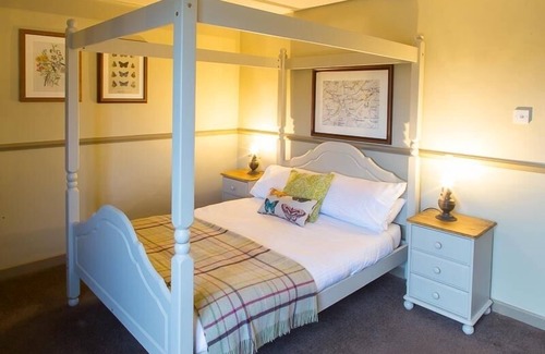 West Compton Hotel | The Marquis of Lorne