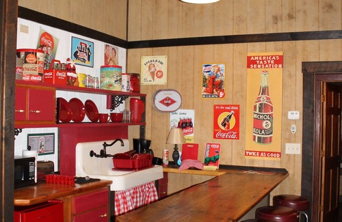 New Plymouth Cabin | The Martin Country Store Cabin centrally located within the Hocking Hills