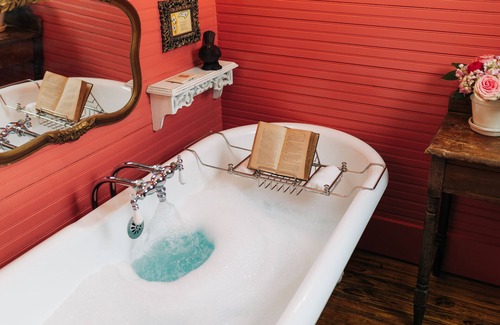Boone Bed & Breakfast | The Mast Farm Inn