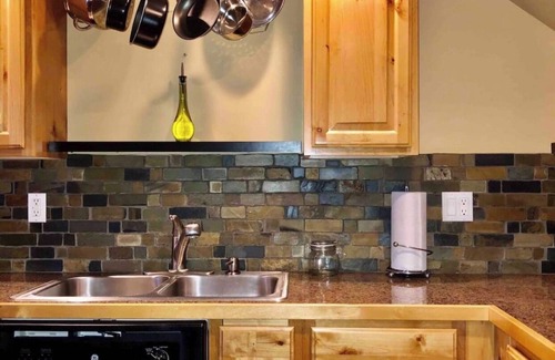 Kellogg Condo | The Matterhorn Escape, cozy hillside Kellogg Condo