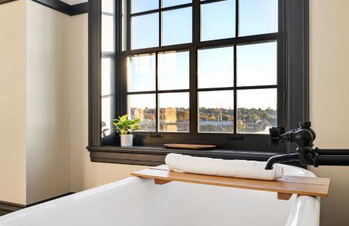 East Liberty Hotel | The Maverick by Kasa
