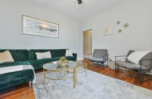 Chelsea Apartment | The Maverick - Luxurious Apartment - Free Parking - 2 Miles From Boston Logan Airport