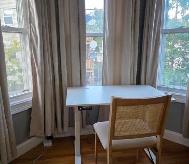 Chelsea Apartment | The Maverick Upstairs - NEW! - Lux Apartment - 2 Miles From Airport & Downtown Boston