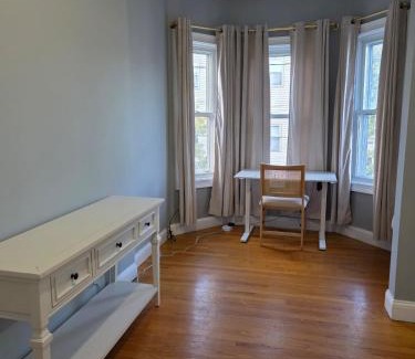 Chelsea Apartment | The Maverick Upstairs - NEW! - Lux Apartment - 2 Miles From Airport & Downtown Boston