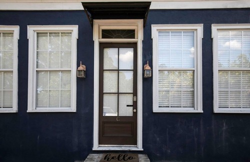 Oxford House | The Maxwell, 1BR CozyTriplex by Velvet Ditch Villas