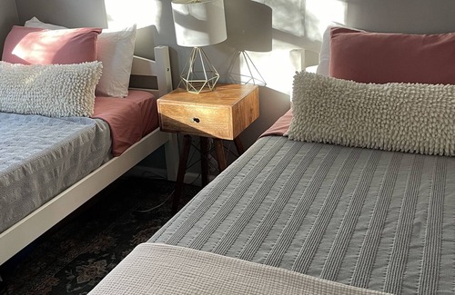 Holland Cottage | The Maybrook: Peaceful Getaway by a Lake