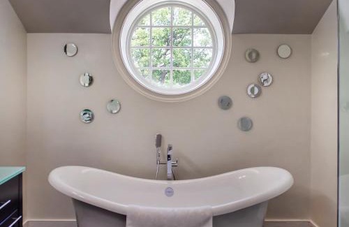 Cary Hotel | The Mayton