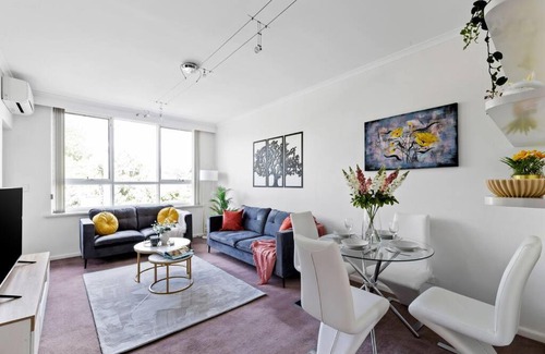 St. Kilda East Apartment | The Meadow Gardens