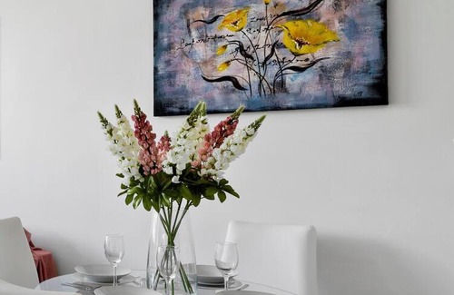 St. Kilda East Apartment | The Meadow Gardens