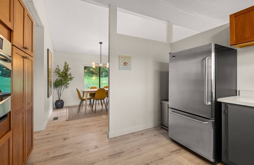 Shelton House | The Meadow on Hammersley Sauna, Spa & Waterviews