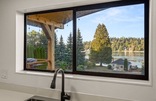 Shelton House | The Meadow on Hammersley Sauna, Spa & Waterviews