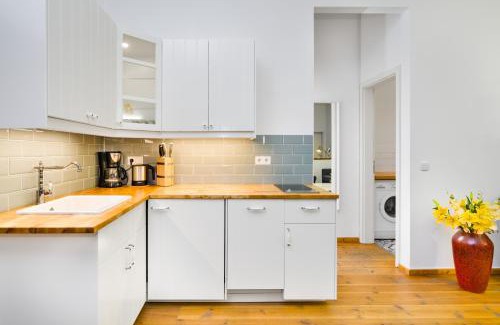 Mitte Apartment | The Melchior, Luxury Industry Loft in Mitte, group & family friendly, 2 bath rooms, big dining table, ideal for 4 - 6 Guests