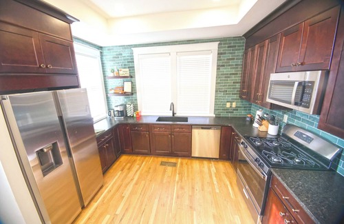 East Memphis House | The Memphis Abbey - Pool + Outdoor Kitchen + Fire Pit + 7BR