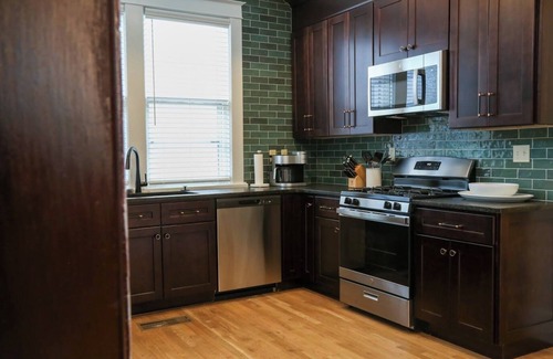 East Memphis House | The Memphis Abbey - Pool + Outdoor Kitchen + Fire Pit + 7BR