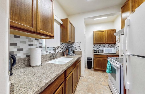 Belmont Shore Apartment | The Mermaid:Beach~Bay~2nd St~ PetsOK~Fast Wifi