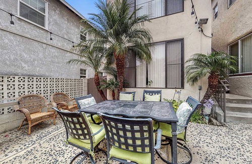 Belmont Shore Apartment | The Mermaid:Beach~Bay~2nd St~ PetsOK~Fast Wifi