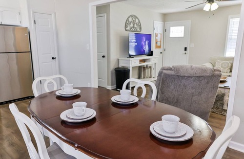 Oxford House | The Merrimac House: Cute, Cozy and very Convenient to I-20 in Oxford, Al.
