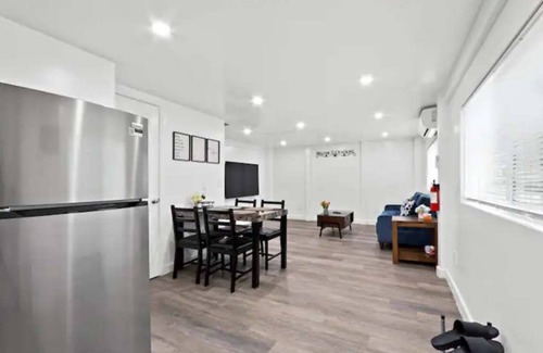 Huntington Park Apartment | The Metro Loft Oasis