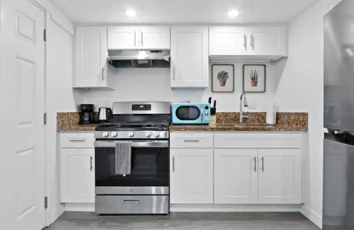 Huntington Park Apartment | The Metro Loft Oasis