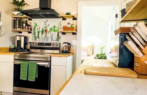 Villas Cottage | The Middle Cottage, Pool and Hot tub!