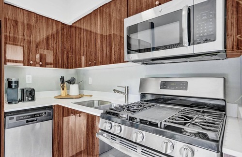 West Avenue Apartment | The Midnight Suite 2BD/2BA Miami Beach Lincoln Ste