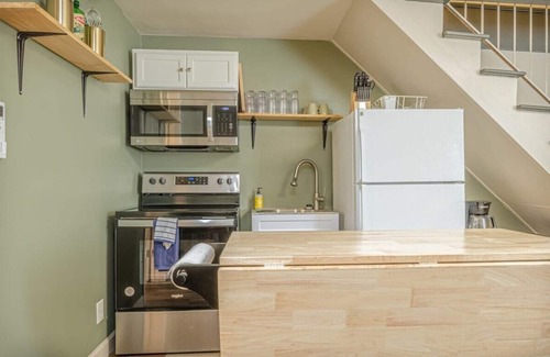 Columbus Apartment | The Midtown Cozy Nook: 1BR Near Fort Moore