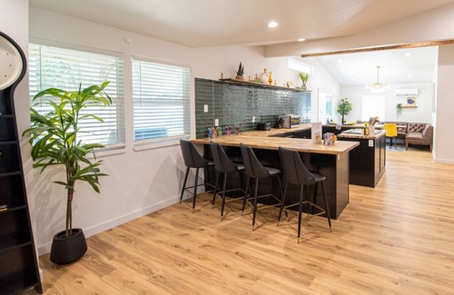 Midtown House | The Midtown Modern Maximalist 4BD 3Bath