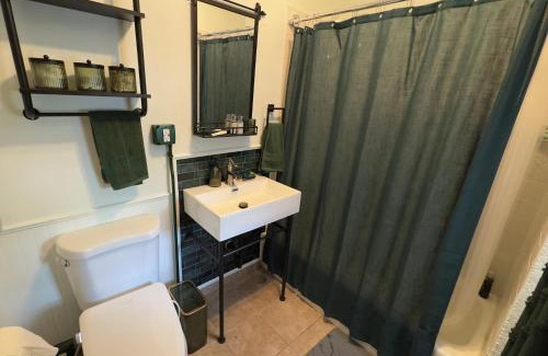 Albany Park Apartment | The Millennium Club at the Solar Lodge, 1 bdrm, 1 bath premium private apt
