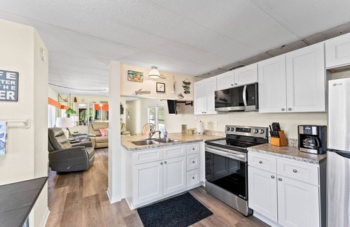 Weeki Wachee Gardens House | "The Million Dollar View" Deepest Canal and Last Rental to the Gulf of America