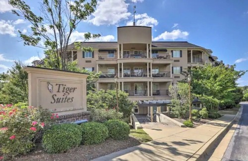 Auburn Condo | The Milo-ONE block to Campus-newly remodeled-sleeps 4 comfortably