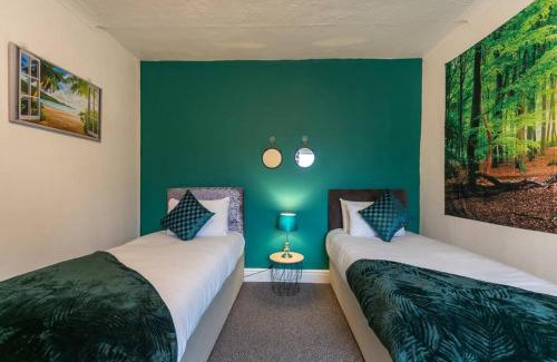Hull Apartment | The Miracle Spacious 2 Bedroom 3 Beds Central Hull
