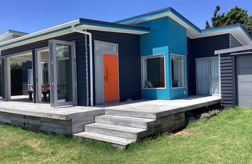Matapouri House | The Missing Jandal - Great Family Bach. only 80m via private walkway to beach.