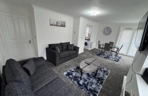 Milton Keynes Apartment | The Modern Balcony Apartment - 2 Bed 1 Bath Private Parking