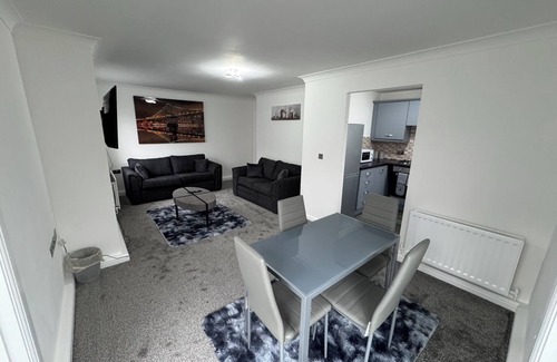 Milton Keynes Apartment | The Modern Balcony Apartment 2 Bed 1 Bath Private Parking