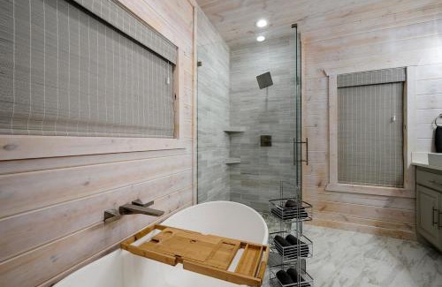 Broken Bow House | The Modern Luxurious Mystic Love Cabin